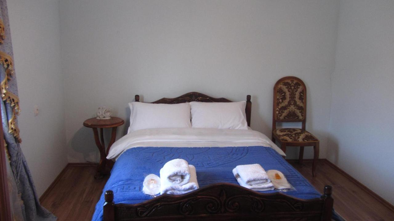 Blue Guest House Samtredia Exterior foto