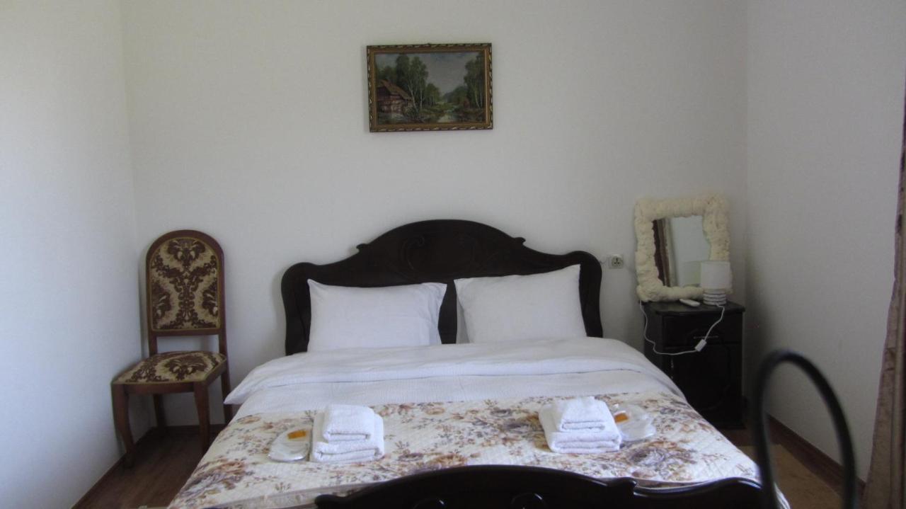 Blue Guest House Samtredia Exterior foto