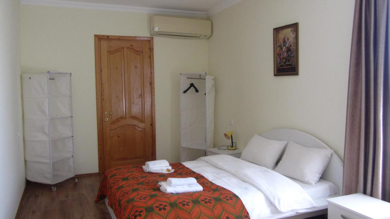 Blue Guest House Samtredia Exterior foto