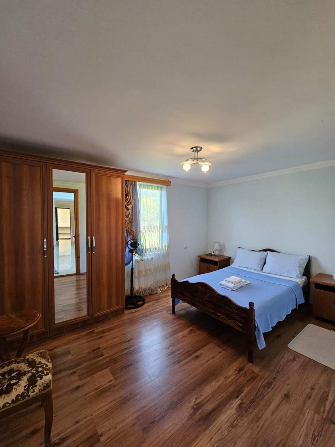 Blue Guest House Samtredia Exterior foto