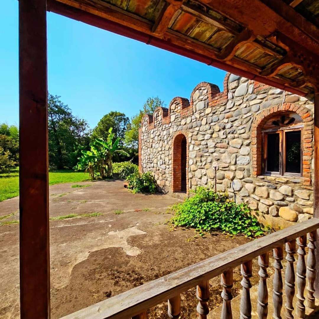 Blue Guest House Samtredia Exterior foto